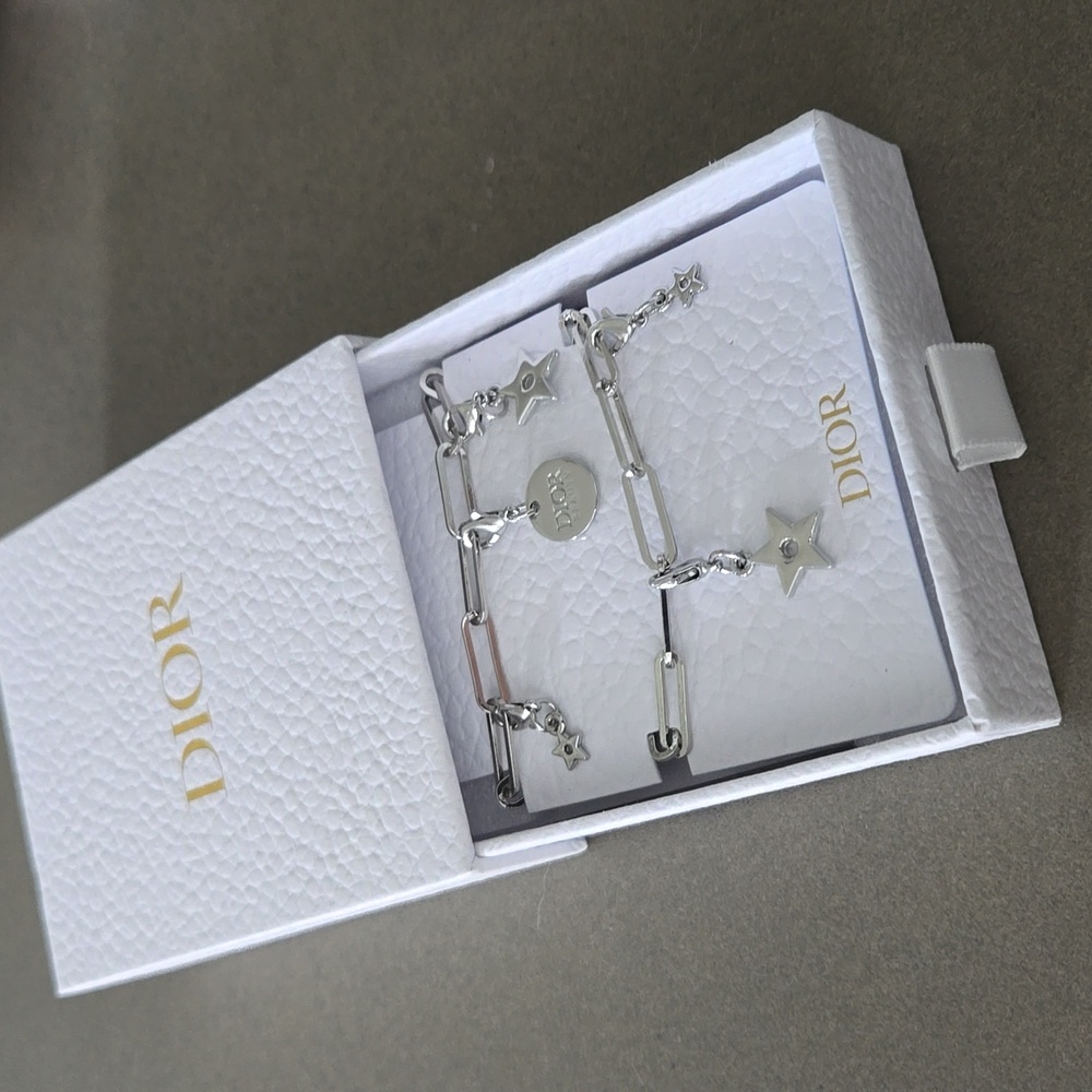 Brand New in Box DIOR phone charm silver 5x detachable charms Star 🌟 Dior chain - Picture 6 of 7